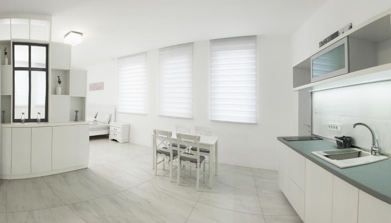 Corso Lux Apartman Дьюла Экстерьер фото
