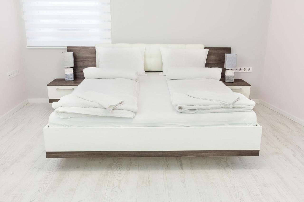 Corso Lux Apartman Дьюла Экстерьер фото
