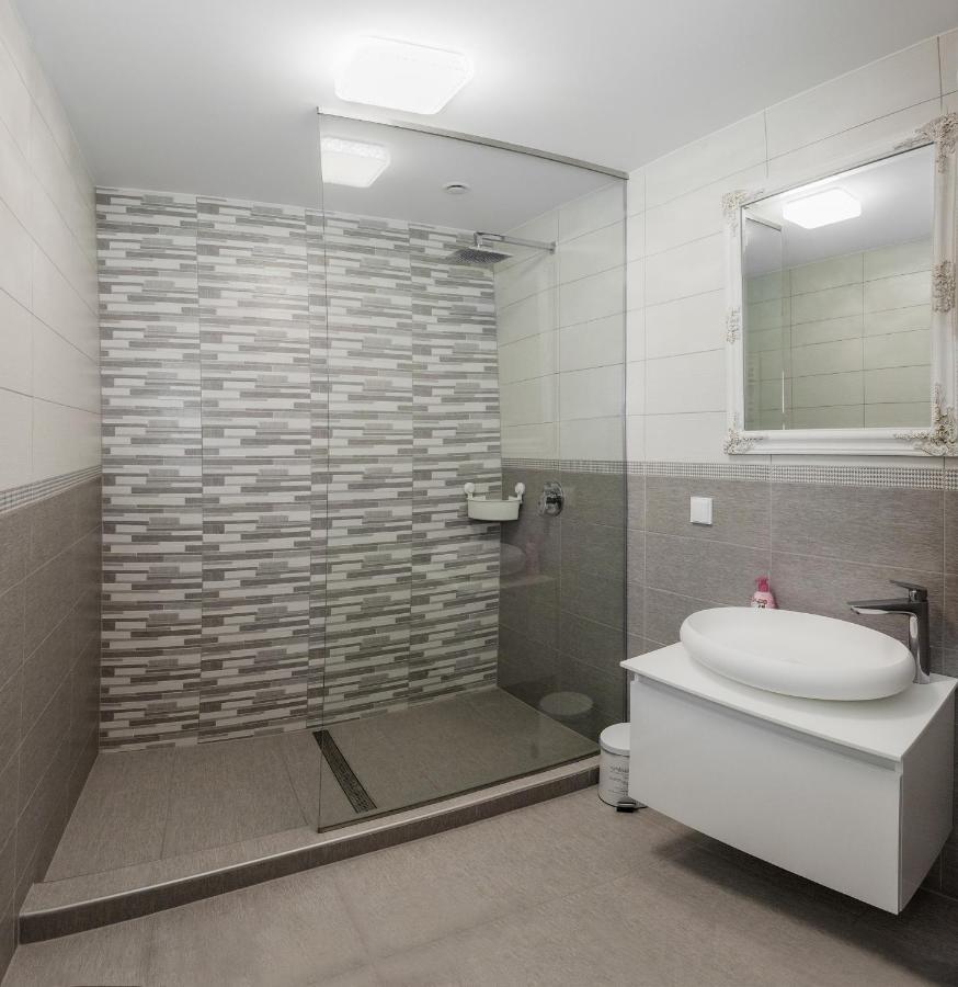 Corso Lux Apartman Дьюла Экстерьер фото