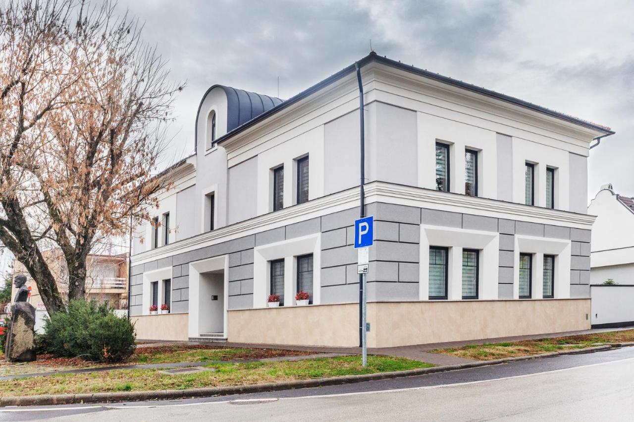 Corso Lux Apartman Дьюла Экстерьер фото